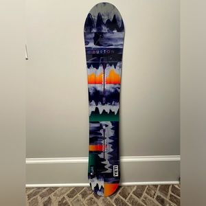 Burton Feather 40 Snowboard 140cm with Medium Black Burton Lexa EST Bindings.
